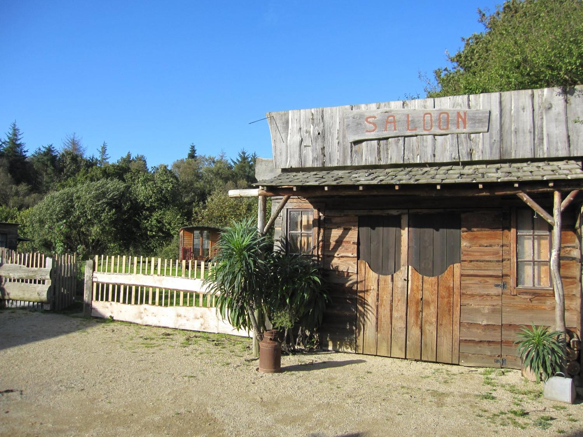 Roulotte Coin De Nature Bed and breakfast Lannion